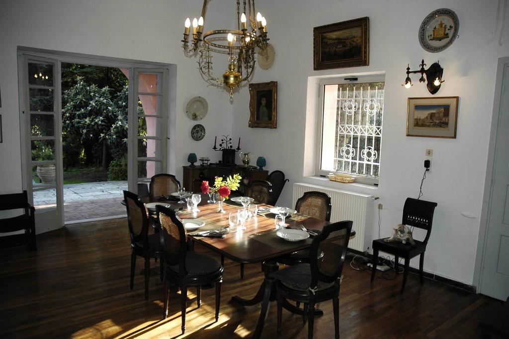 The Villa Averoff Kírinthos Rum bild